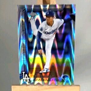 2025 Topps Chrome - Yoshinobu Yamamoto #179 RayWave Refractor